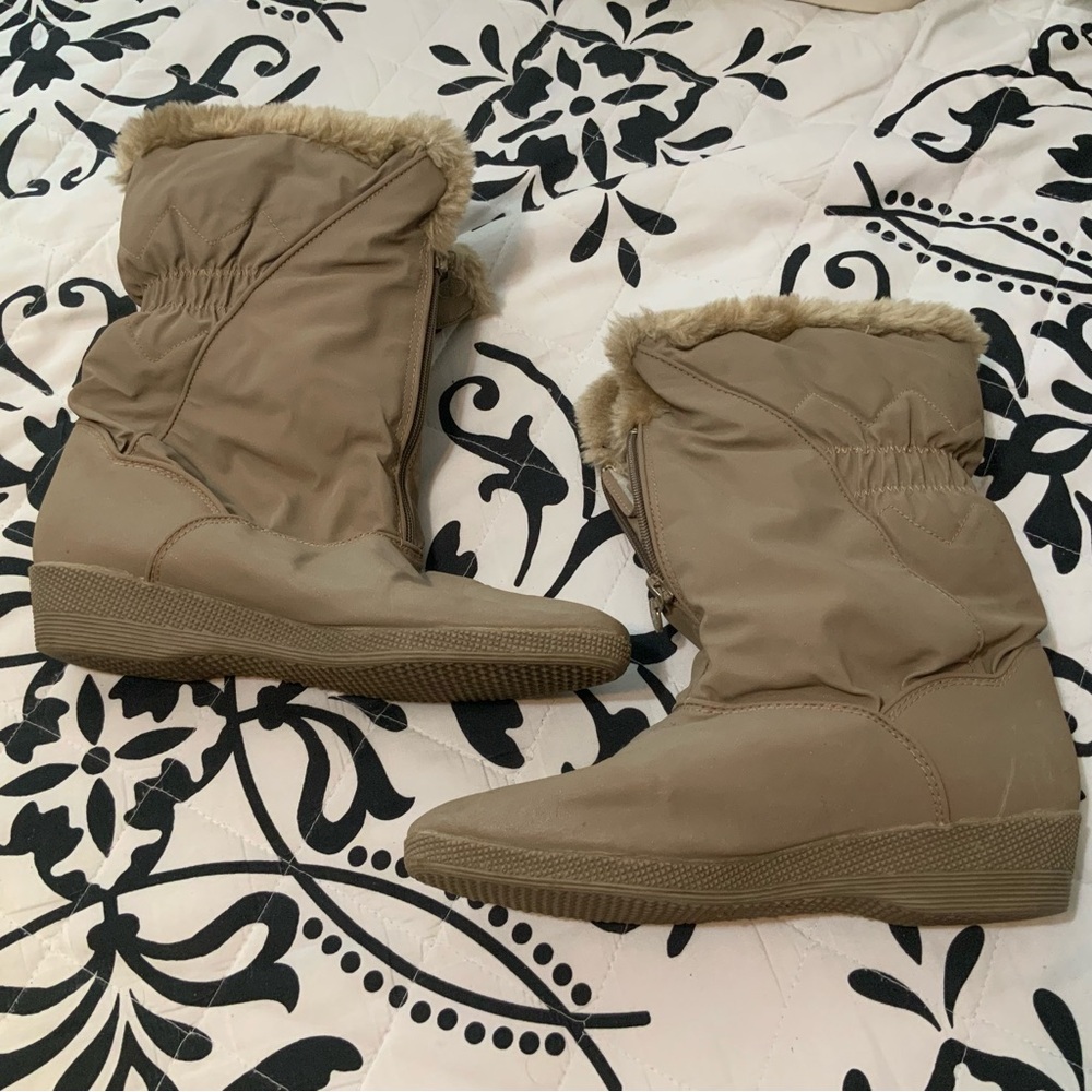 Women's Tan Winter ALL WEATHER Boots Sz 8.5